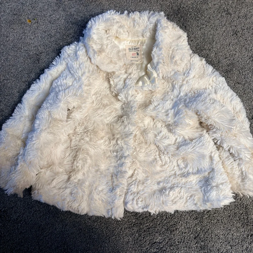 Old Navy Toddler Faux Fur Jacket Girls 2T Cream Winter Coat
